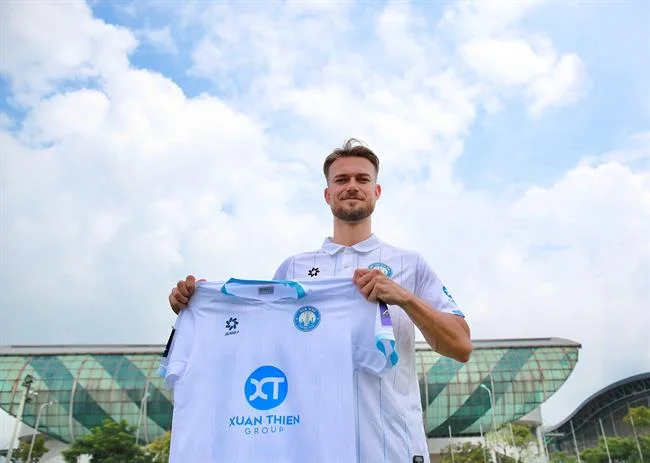 Hình ảnh minh họa các biểu tượng bảo mật như khóa, khiên và dấu vân tay, tượng trưng cho việc bảo vệ tài khoản 999ok.